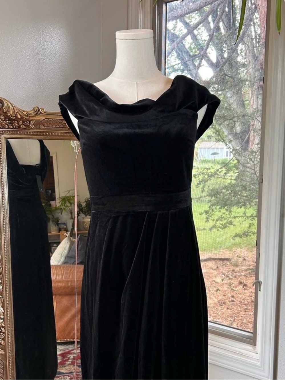 Lulu's Black Strapless Velvet Evening Gown - Picture 5 of 11